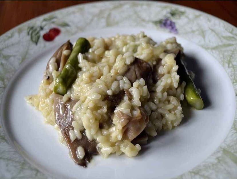 Risotto de setas y espárragos trigueros